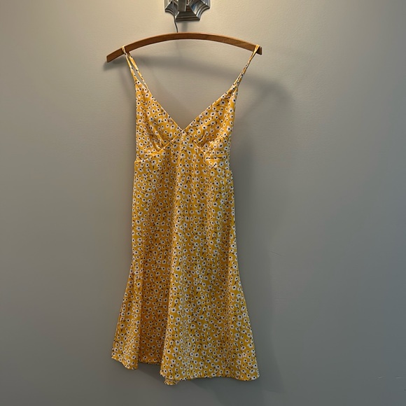 Cute little summer dress - Picture 1 of 4